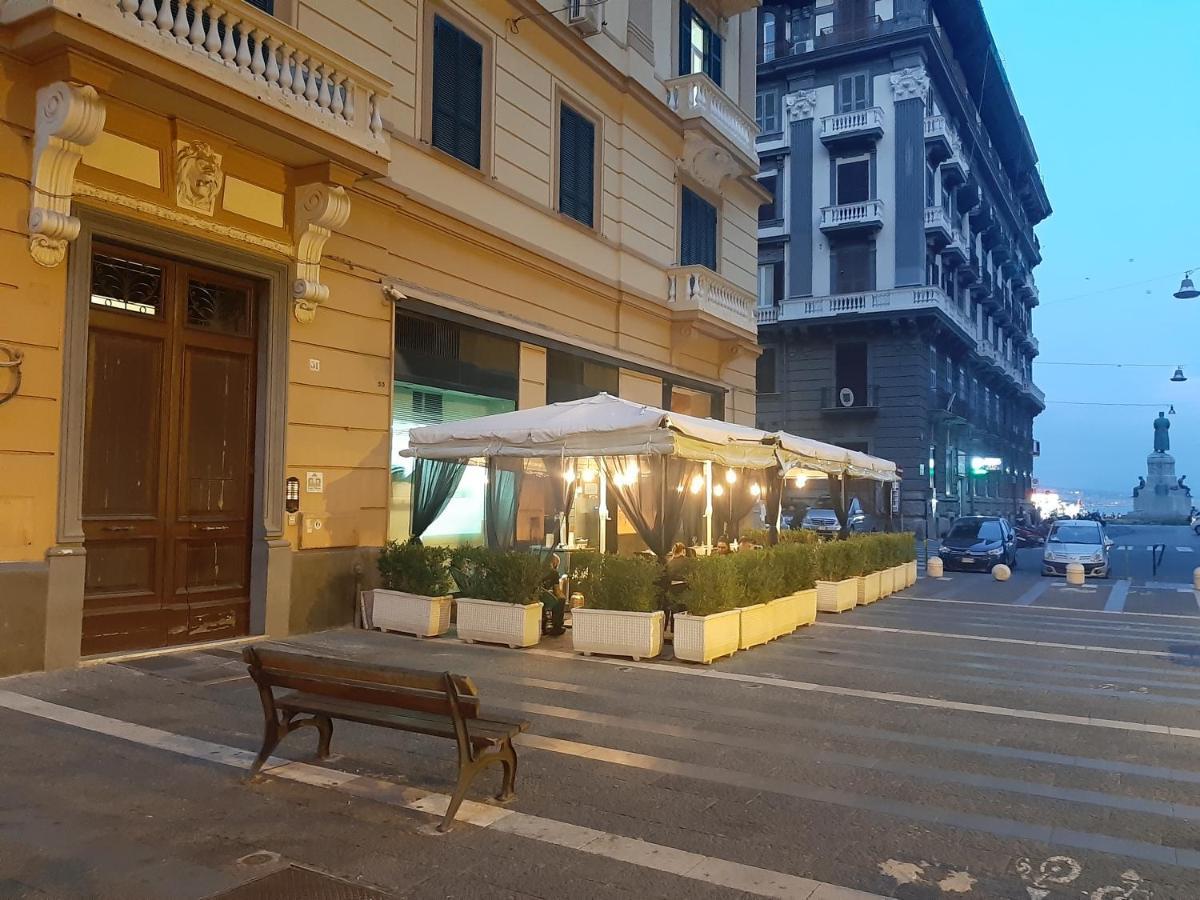 Casa Vittoria Napoli - Santa Lucia住宿加早餐旅馆 外观 照片